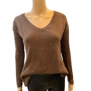 Cozy v neck sweater with side slits